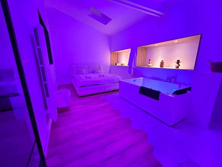 Gîte pour 2 personnes, avec jacuzzi et terrasse à Le May-sur-Èvre