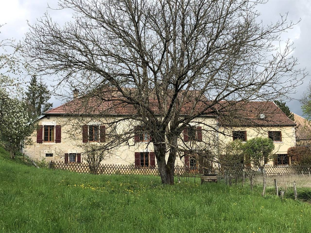 Maison d'hôtes Les Greniers - Chambre Camille Vallet in Myon, Doubs