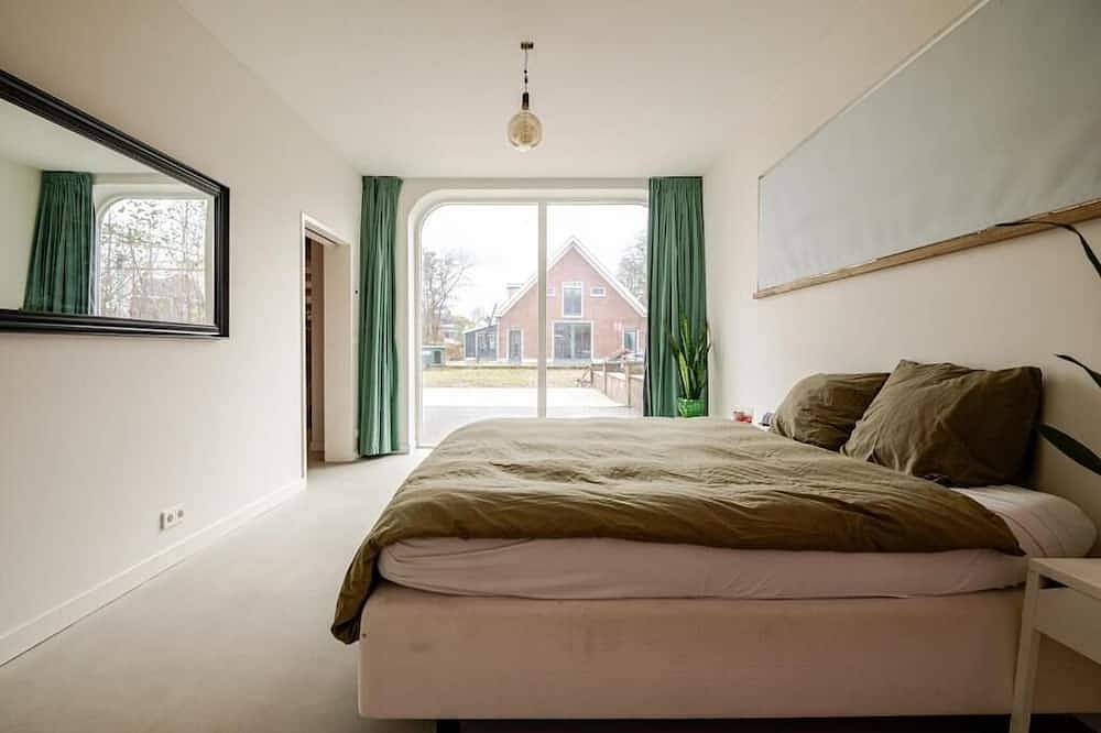 Spacious house with garden and free parking near Gouda center in Gouda, Groene Hart