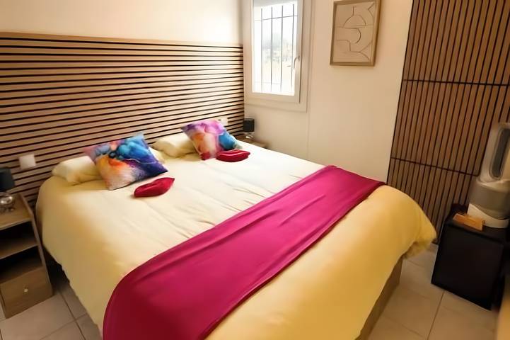 Apartamento entero, 3-bedroom apartment, 50 m², with a waterfront view right outside the windows, parking, close to the beaches, and air-conditioned in Le Barcarès, Côte d'Améthyste