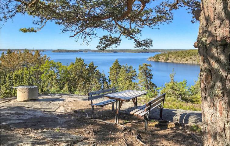 Casa de vacaciones para 4 personas con jardín in Ingarö