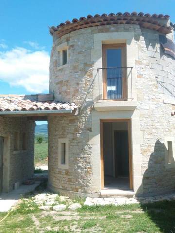 Cottage pour 3 personnes, avec piscine et vue ainsi que jardin et balcon à Sault