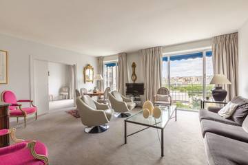 Vacation Rental for 4 Guests in Eiffel Tower, Paris, Picture 1