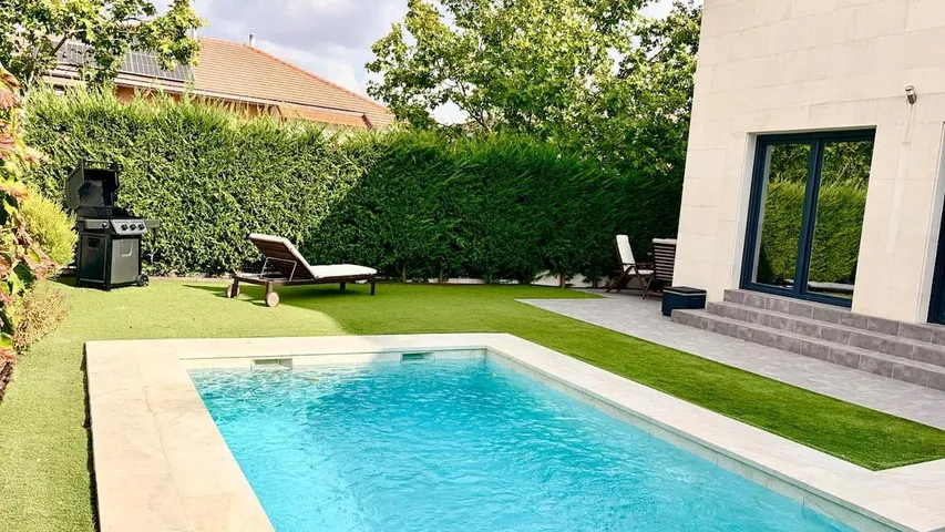 Apartamento de vacaciones para 8 personas, con piscina y jardín además de terraza y vistas - 1