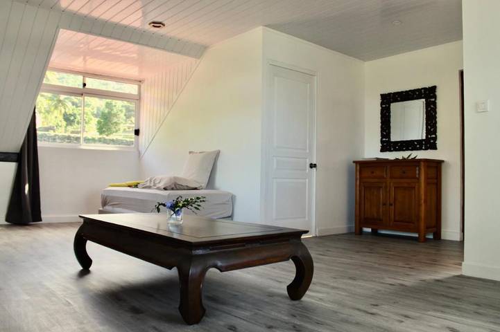 Location de vacances pour 12 personnes, avec vue ainsi que jardin et piscine dans Uturoa - 3