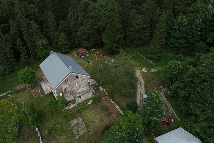 Gîte pour 6 personnes, avec vue sur le lac ainsi que jardin et terrasse, animaux acceptés à Chapelle-des-Bois - 3