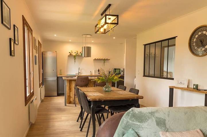 Gîte pour 4 personnes, avec balcon ainsi que jardin et jacuzzi à Chépy