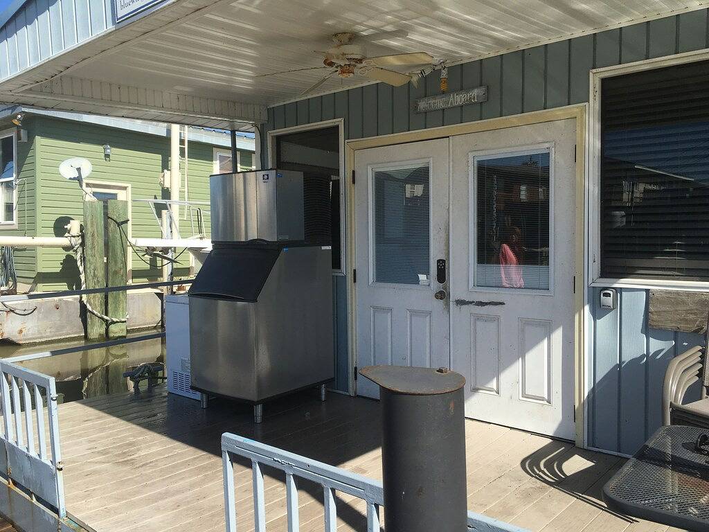 Hausboot liegt in Venedig Marina in Plaquemines Parish