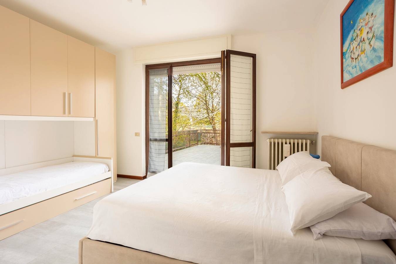Apartamento entero, Apartamento 'Terrazza' con vistas al lago, terraza privada y Wi-Fi in Arona (Lago Maggiore), Municipio de Arona