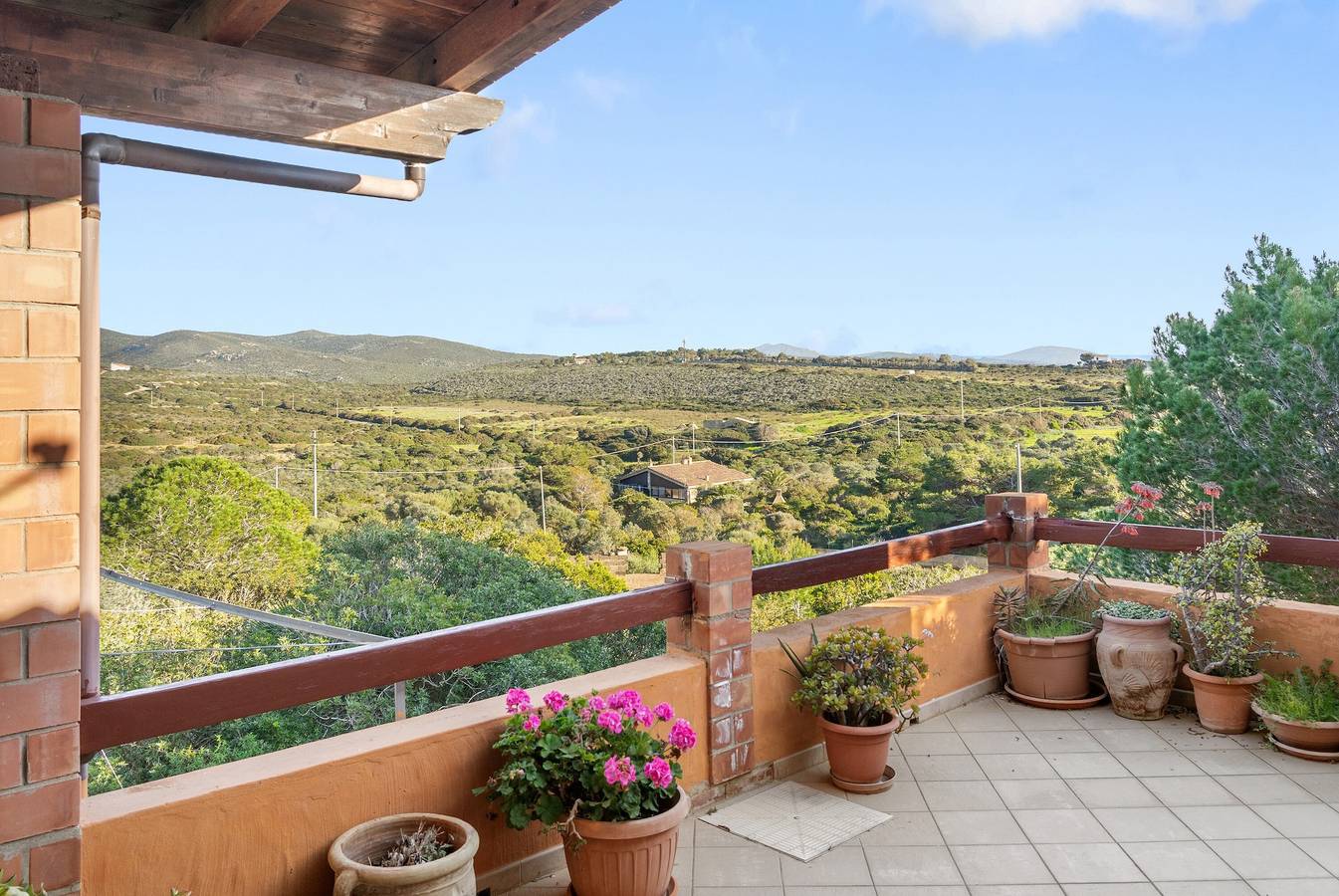 Casa Vacanze 'Belo Horizonte, vicino al mare' con Terrazza Privata e Wi-Fi in Mercuri, Sant'Antioco