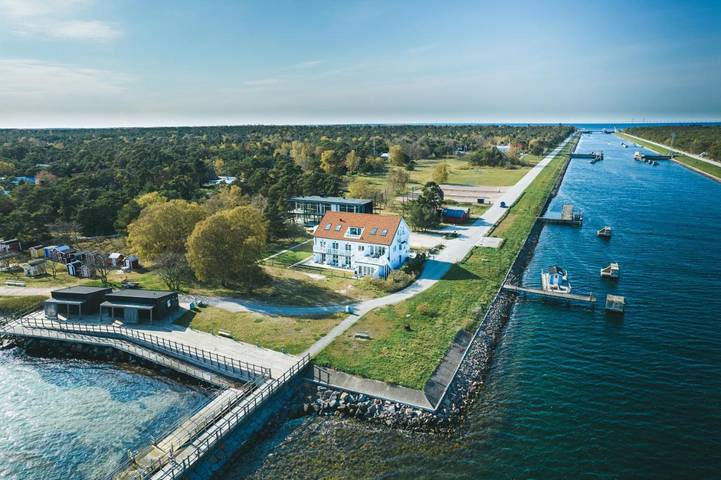 Hotell för 2 Personer, med pool samt trädgård och bastu i Höllviken