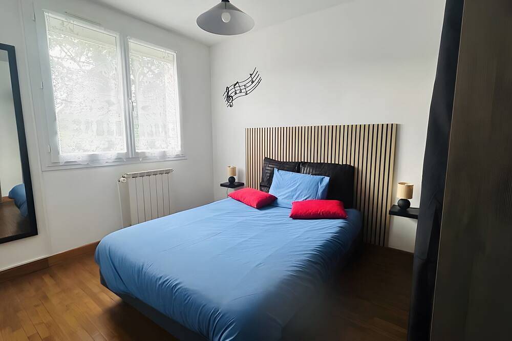 Holiday Home 'Chez Nana - Maison Dans Le Gard' with Private Terrace, Private Garden and Air Conditioning in Barjac, Alès region