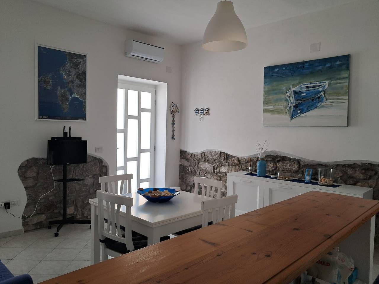 Casa Vacanze al Centro del Borgo con Terrazza Privata, Wi-Fi e Aria Condizionata in Calasetta, Sant'Antioco