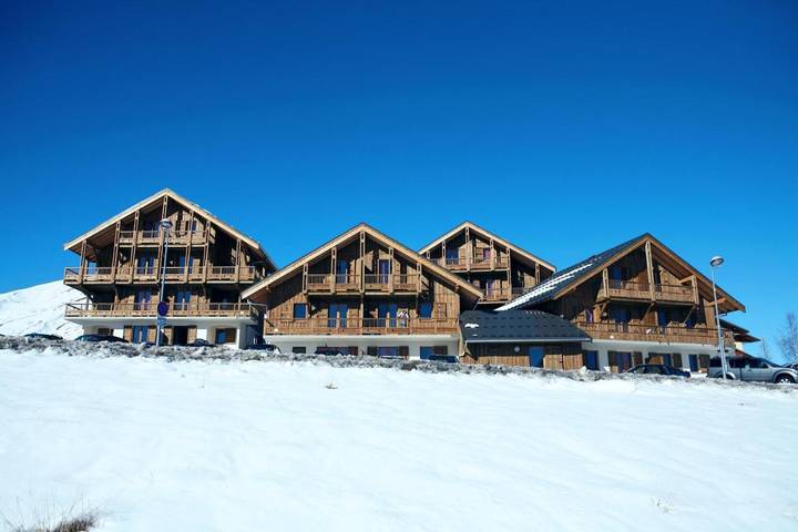 Appart’hôtel pour 6 personnes, avec sauna ainsi que balcon et piscine, animaux acceptés