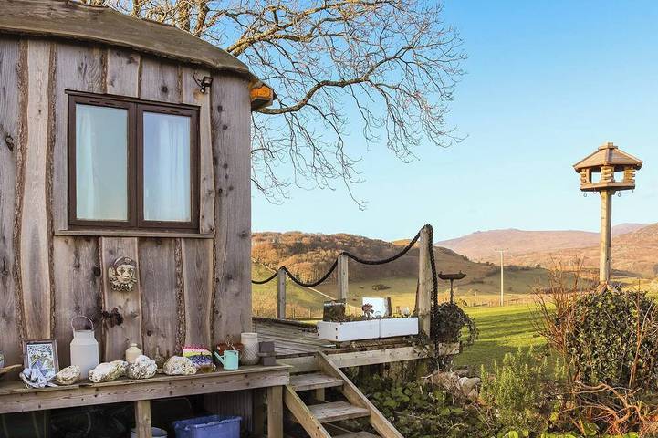 Cottage for 2 people, with garden and hot tub, with pets in Snowdonia