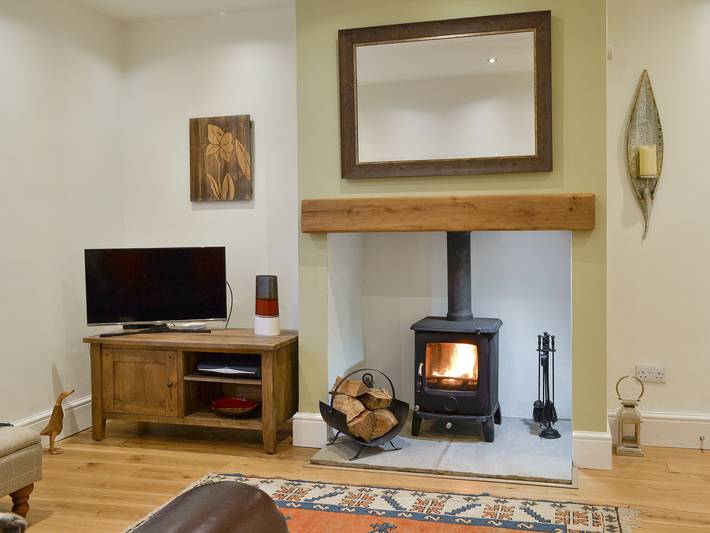 Log cabin for 4 people, with garden in Bassenthwaite Lake