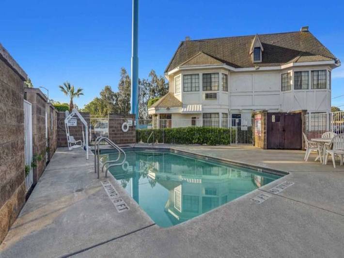 Ganze Wohnung, 1 Queen -bett | Nichtraucher, Micfridge in Fresno, Fresno County
