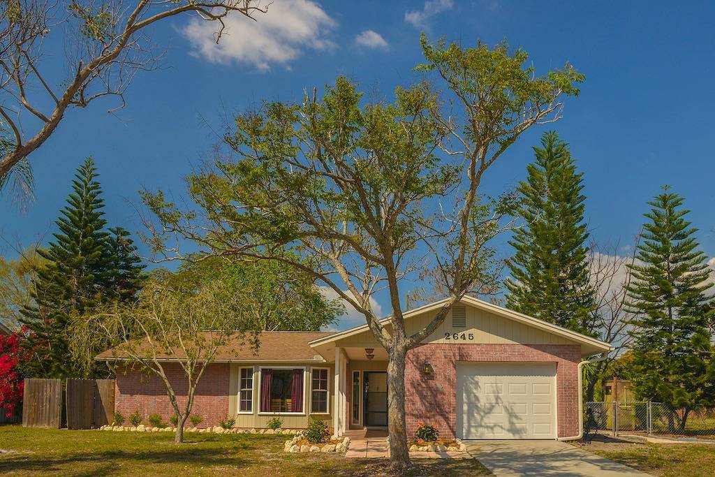 Charmanter Florida Bungalow mit Pool und umzäuntem Garten. in Sarasota, Sarasota County