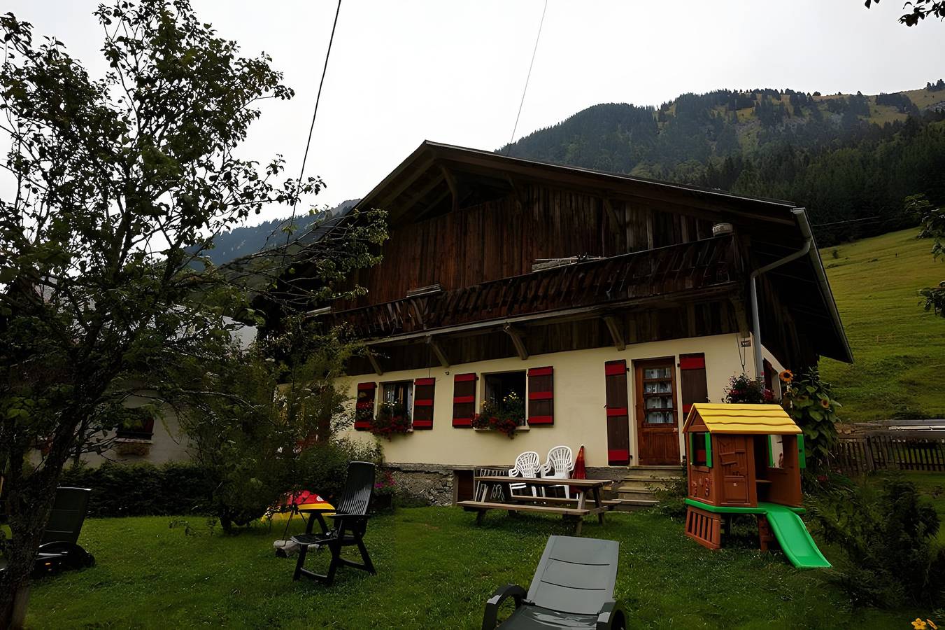 Appartement « Les Allamands » avec vue sur la montagne, terrasse privée et Wi-Fi in Morzine, Région de Thonon-les-Bains