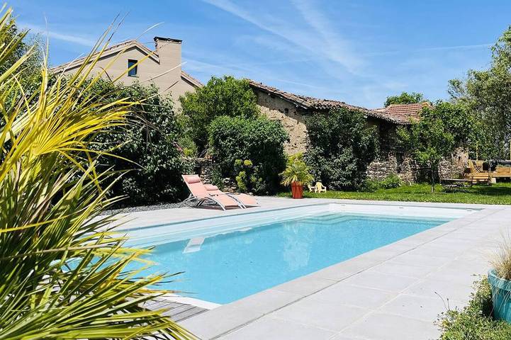 Location de vacances pour 6 personnes, avec Jacuzzi et Terrasse ainsi que Jardin et Piscine à Villefranche-d'Albigeois