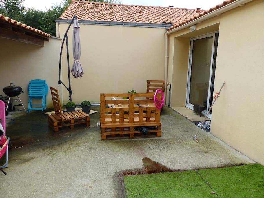 Two-Bedroom House in Saint-Aignan-Grandlieu, Région de Nantes