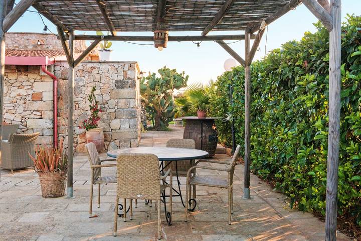 Holiday Home 'Trullo Pinuccio' with Private Pool, Wi-Fi and Air Conditioning in Galatina, Lecce Province