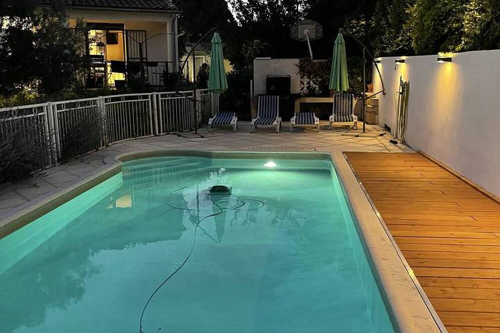 Location de vacances pour 10 personnes, avec Terrasse ainsi que Jardin et Sauna à Clarensac
