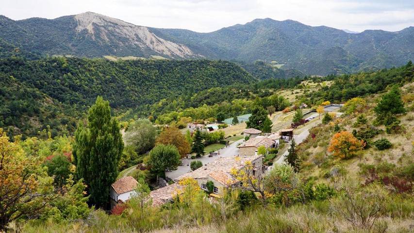 Gîte pour 5 personnes, avec Terrasse et Jardin ainsi que Piscine et Vue à Eygluy-Escoulin - 2
