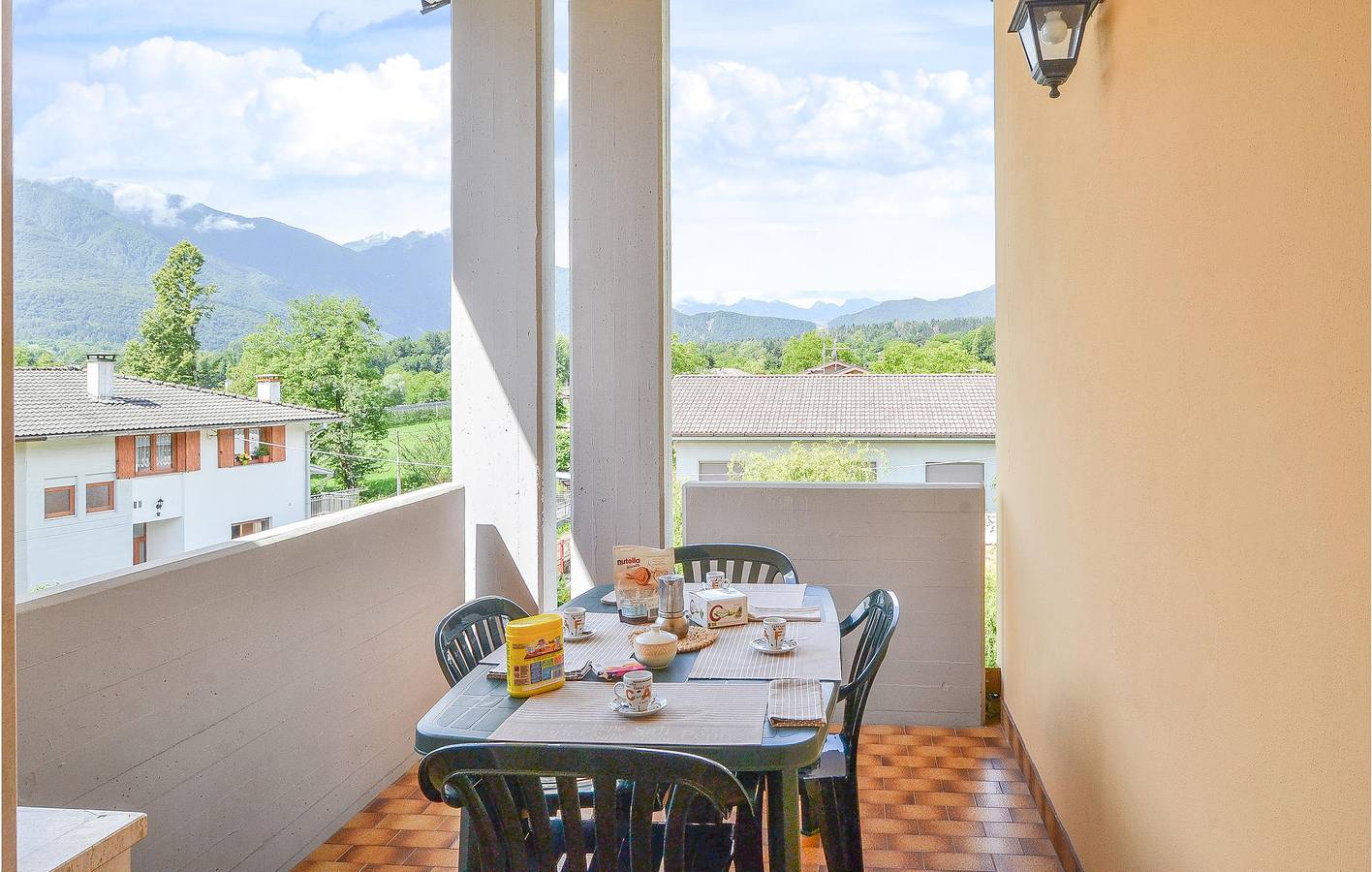 Ganze Ferienwohnung, Umzäunte Terrasse Apartment mit Küche in der Nähe von Torrente in Enemonzo, Südliche Karnische Alpen