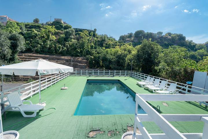 Entire apartment, Apartment 'Oasi San Paolo' with Shared Pool, Wi-Fi & Air Conditioning in Lentini, Syracuse Province