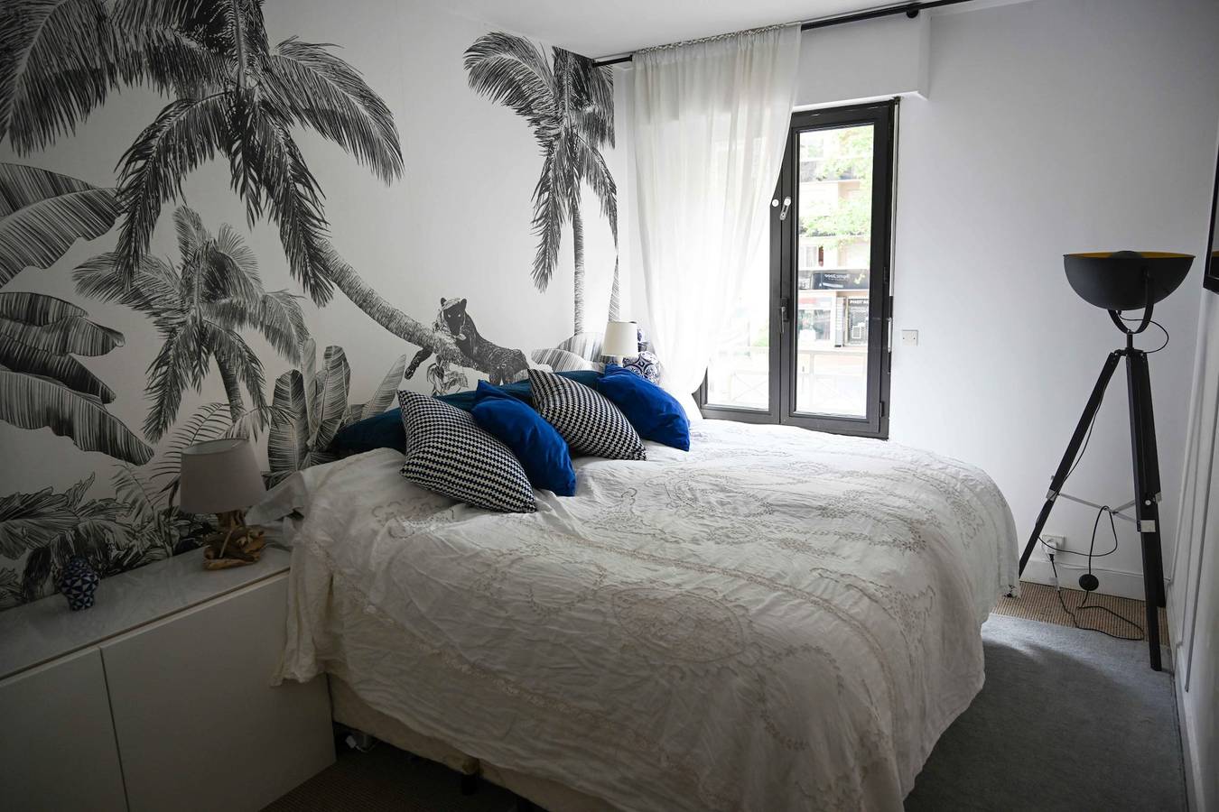 Entire apartment, Nice 85 M² Decorated With Nice Terrace With Trees in Paris, Ile de France