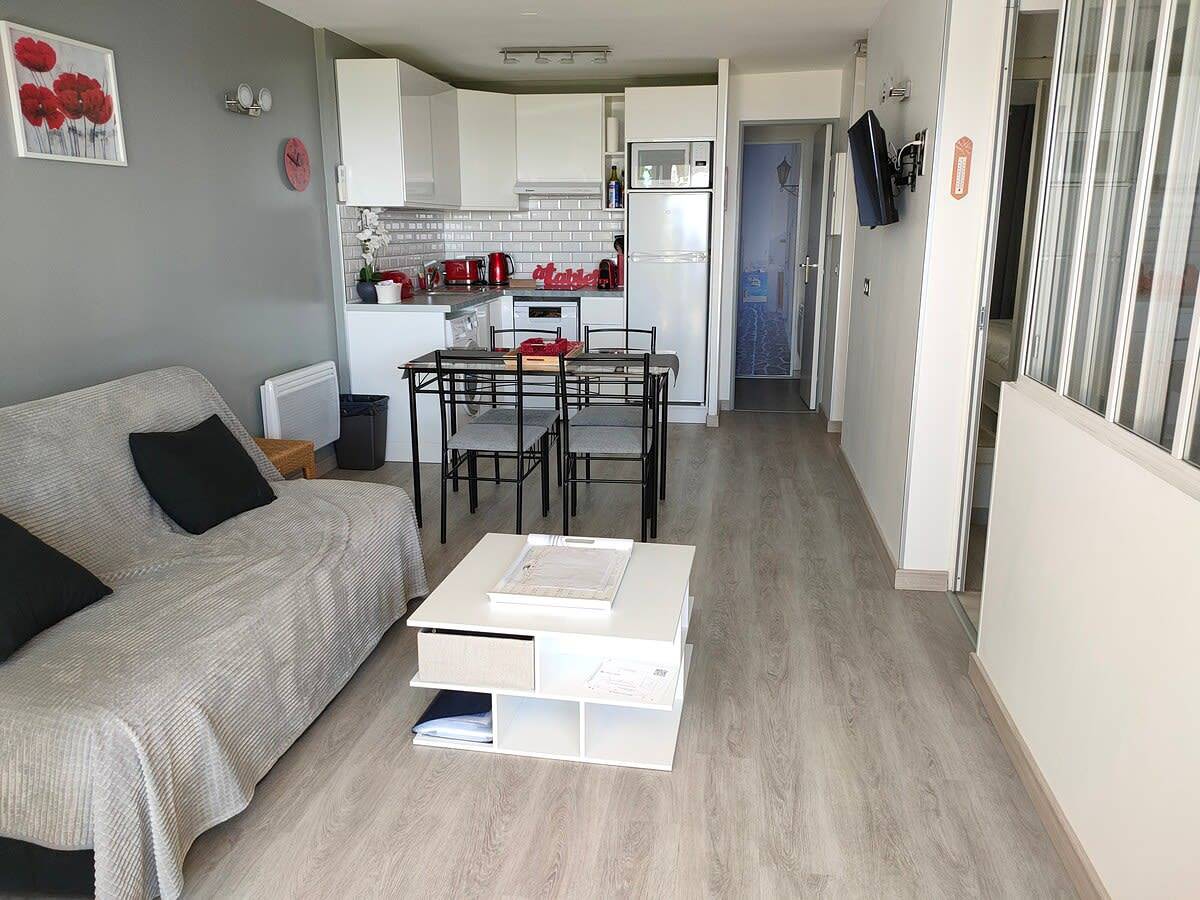 Entire apartment, A051 - Apartment with terrace in Cannes - 4 people in Cannes, Cannes region