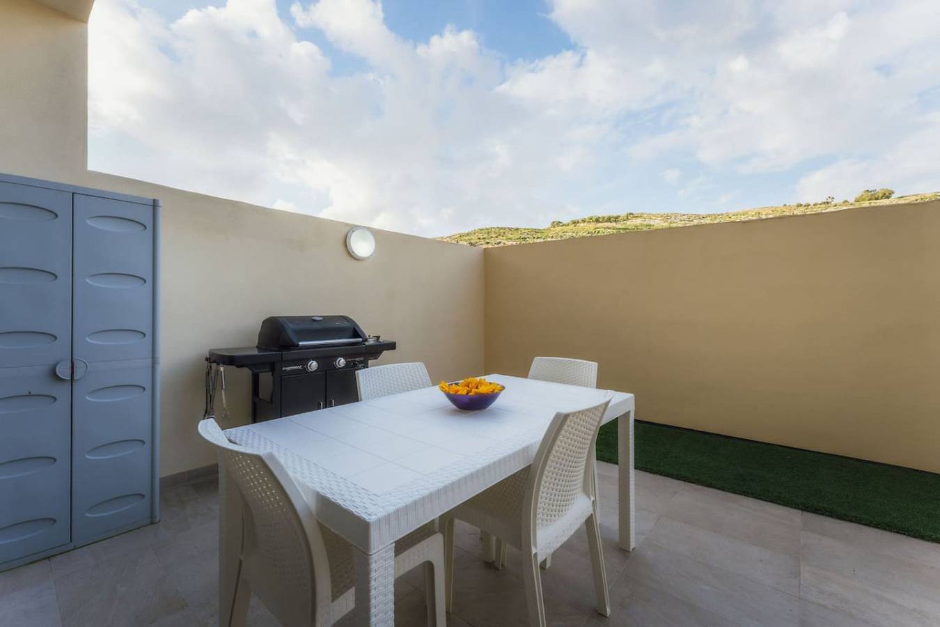 Entire apartment, Xlendi Apartment with Bbq | Close to the Bay in Xlendi, Munxar