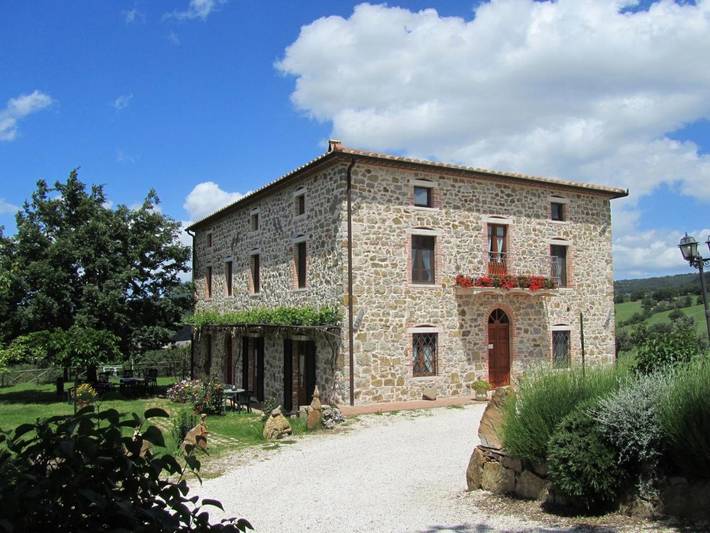 Agriturismo per 2 persone, con giardino e panorama, con animali domestici in Semproniano
