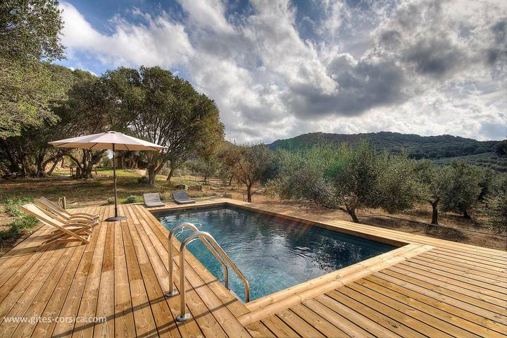 Gîte pour 4 personnes, avec Terrasse et Jardin ainsi que Piscine et Vue