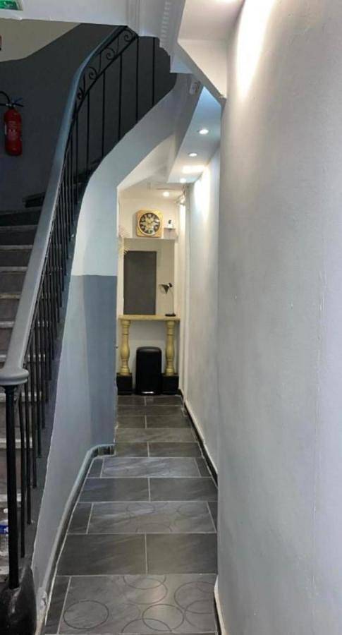 Hôtel pour 3 personnes, avec terrasse et vue dans Gare De Marseille Saint Charles - 4