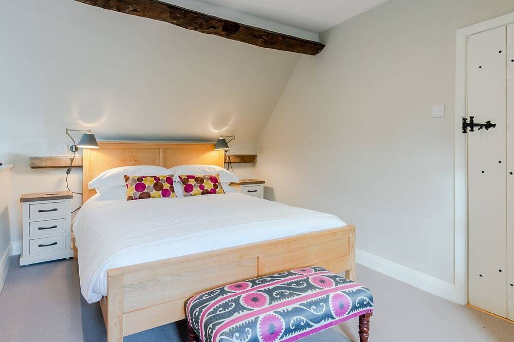 Corner Cottage - sleeps 4 guests  in 2 bedrooms in Bretforton, Worcestershire