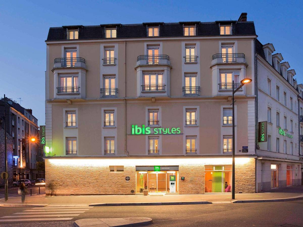 Standard Family Suite with Two Connecting Rooms in Rennes, Région de Rennes