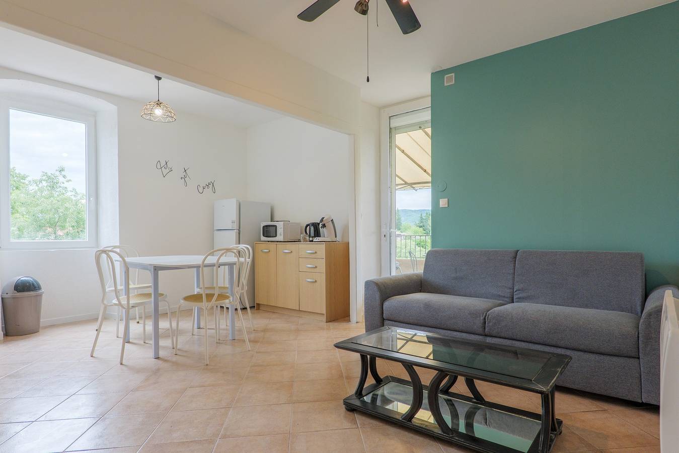 Entire apartment, Gîte "Le Barquetier" with Shared Pool, Wi-Fi, and Air Conditioning in Chauzon, Ardèche