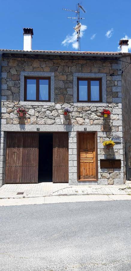 Casa rural para 6 personas, con jardín, Se admiten mascotas en Navarredonda de Gredos - 2