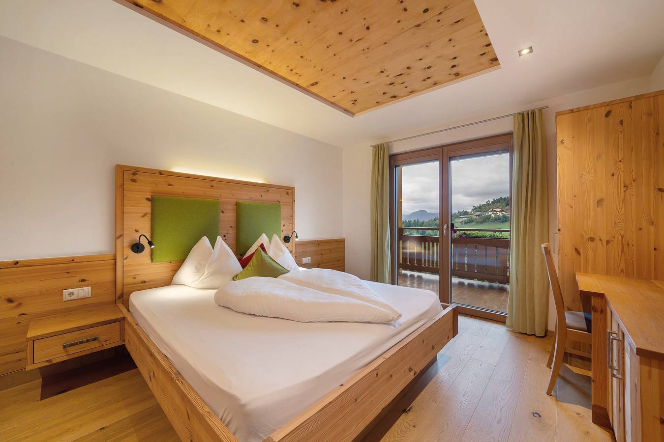 Entire apartment, Thalerhof Apartment Katrin with Wi-Fi, Balcony & Garden in Vöran, Sarntal Alps