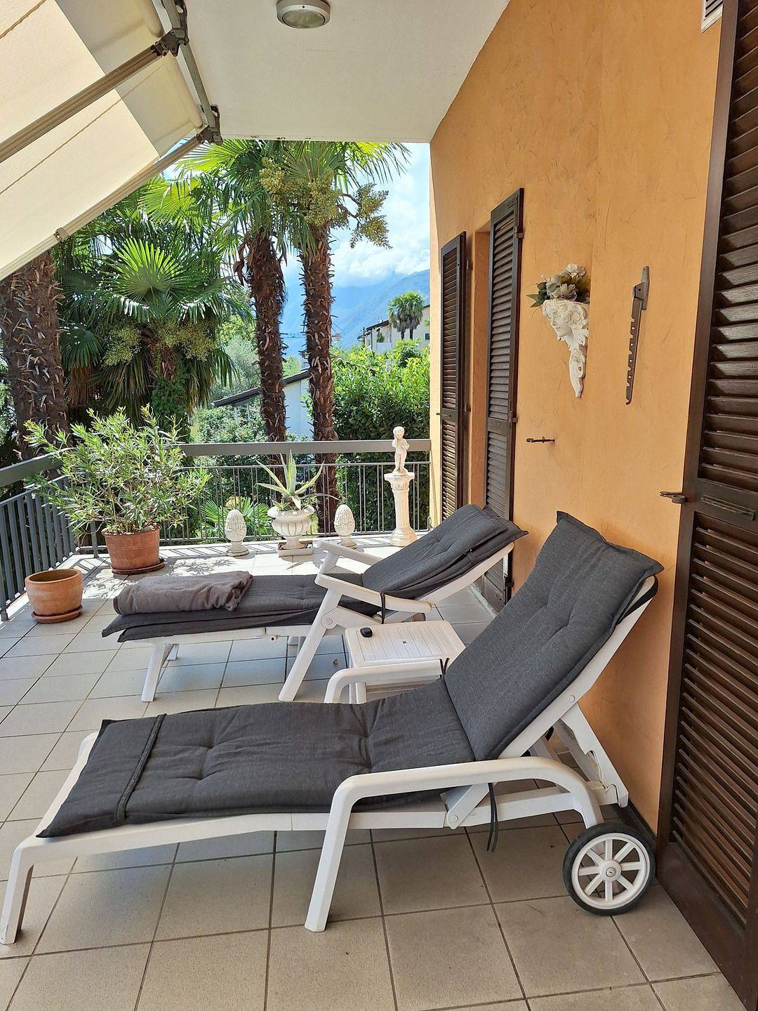 Ganze Wohnung, Charmante Wohnung im 1. Stock einer kleiner Residenz am Sonnenhang oberhalb Locarno. Panoramasicht auf See und Berge. in Locarno, Tessiner Alpen