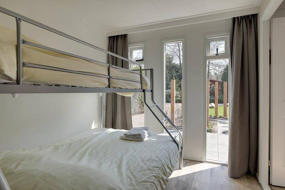 Beleef een onvergetelijke vakantie in onze gezellige Cozy Lodges, perfect voor 4 tot 5 personen! Deze vrijstaande accommodaties van ± 60m² bieden volop ruimte en comfort, gelegen op een prachtig perceel midden in de Veluwse natuur. in Harderwijk, Veluwe