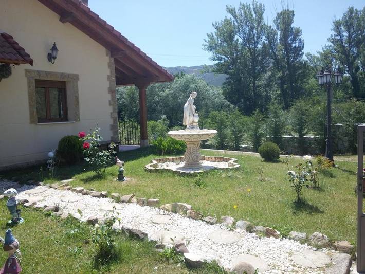 Casa rural para 5 personas, con Balcón y Terraza además de Jardín y Vistas en Montaña de Luna - 4