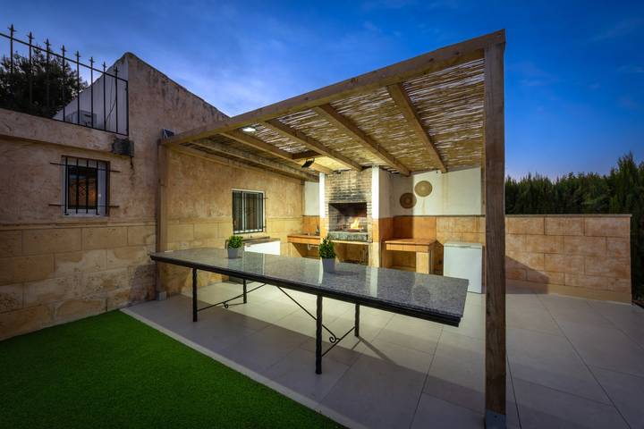 Casa rural para 10 personas, con jardín y piscina, Familias con niños en Dolores