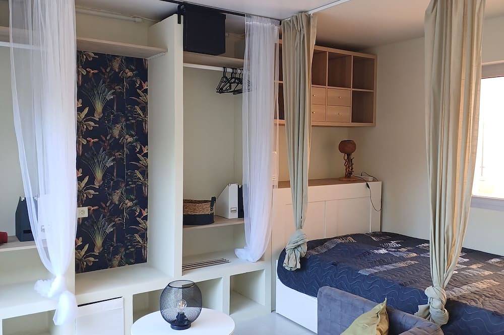 Apartamento entero, Quiet studio with pool in Clarensac, Region de Nimes