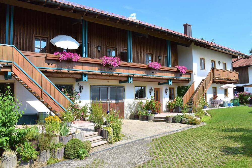 Ganze Wohnung, Nr. 4 Ferienwohnung, 42 qm Obergeschoss, 1 separates Schlafzimmer in Kurf, Bad Endorf