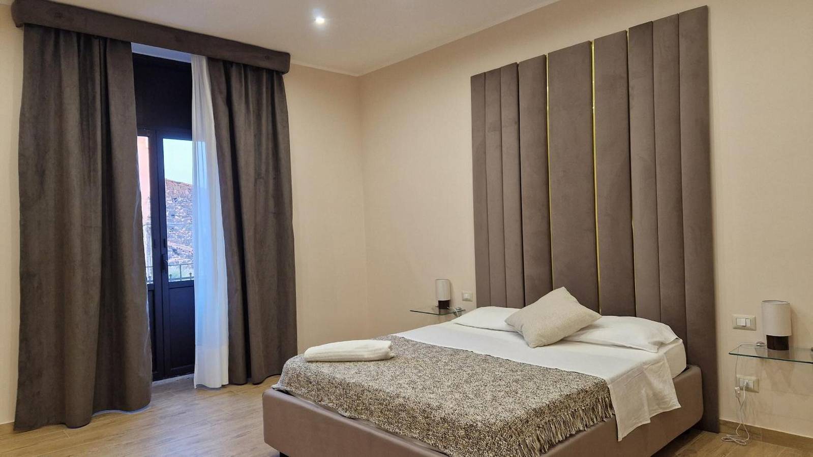 Apartamento entero, Apartamento 'Toledo' con Balcón, Wi-Fi y Aire Acondicionado in Catania, Provincia de Catania