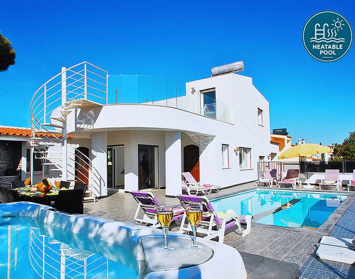 Villa for 12 people, with Balcony and Terrace as well as Garden in Albufeira