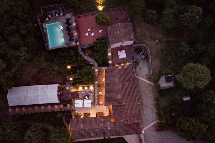 Agriturismo per 30 persone, con idromassaggio e giardino nonché sauna in Monteriggioni